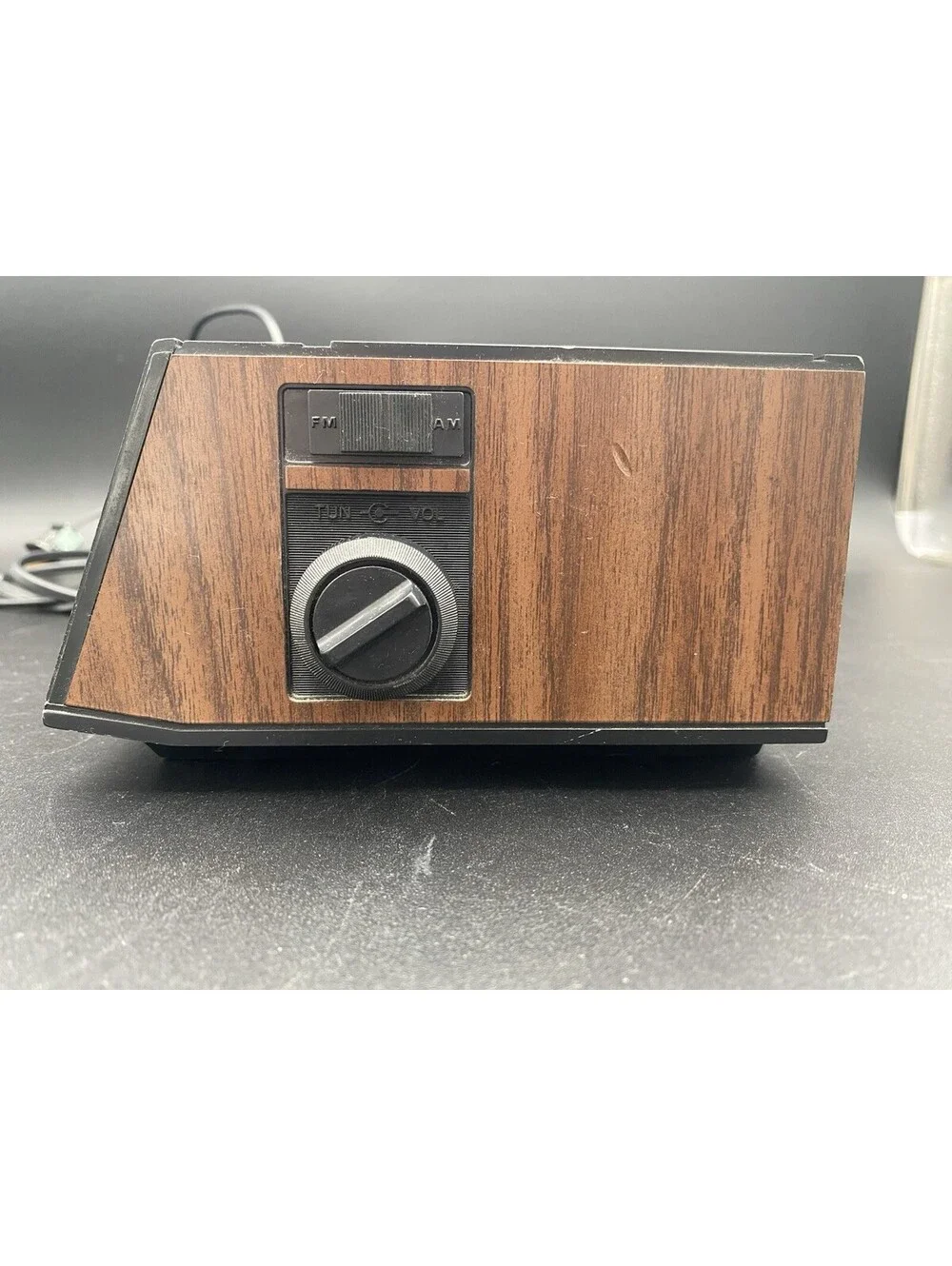 GE Walnut Grain Finish Alarm Clock Radio Model #7-4650K - Tested